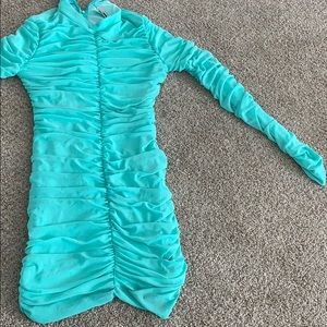 Scrunch dress in the color aqua